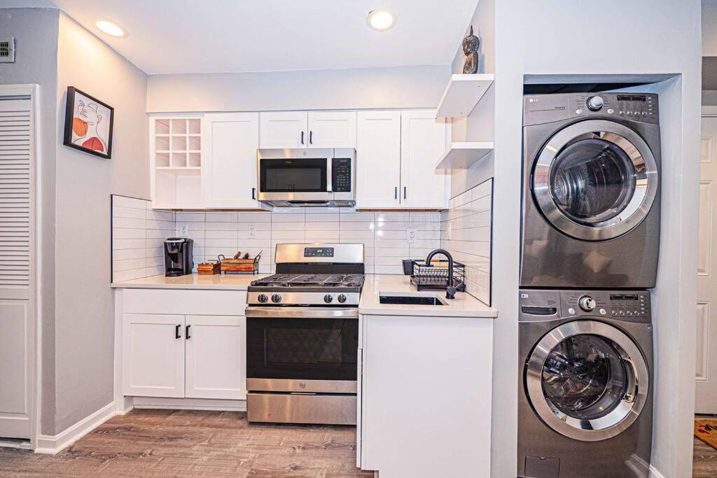 Chic & Contemporary With Free Onsite Parking Lejlighed Washington